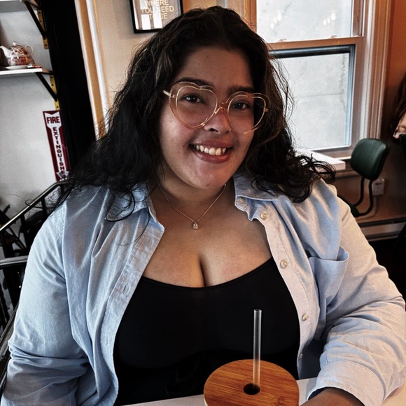 Meet your Posher, Saray - Picture 1 of 1